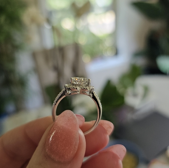 2 carat moissanite heart halo ring - Picture 4 of 7
